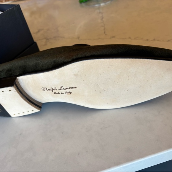 Deep sage green Velvet Loafers with Embroidered Bird
RARE PURPLE LABEL - Picture 3 of 4